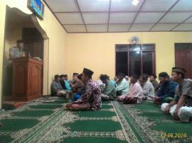 Babinkamtibmas hadiri Tarawih Keliling bersama Pemdes 